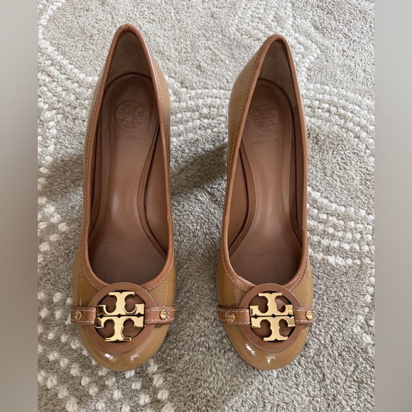 Tory Burch Brown Leather Block Heels with Gold Logo Accent. Size 10